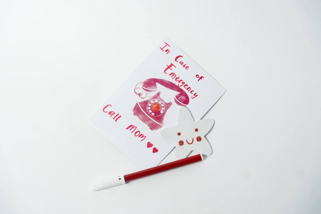 Card reads in case of emergency call mom with phone.