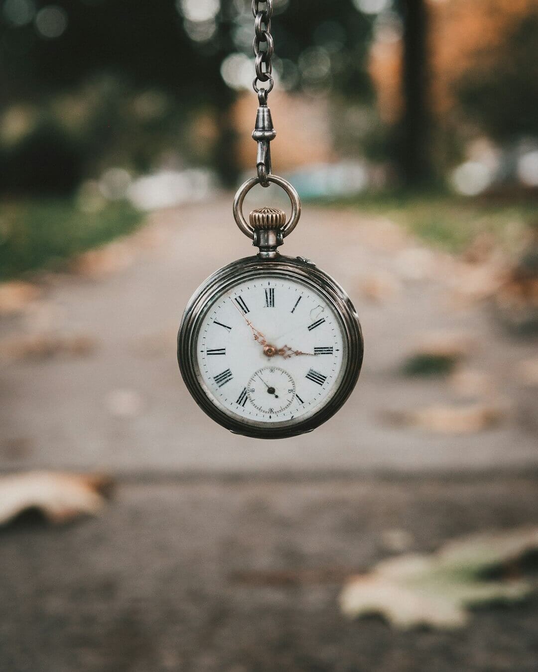 silver pocket watch at 10 00